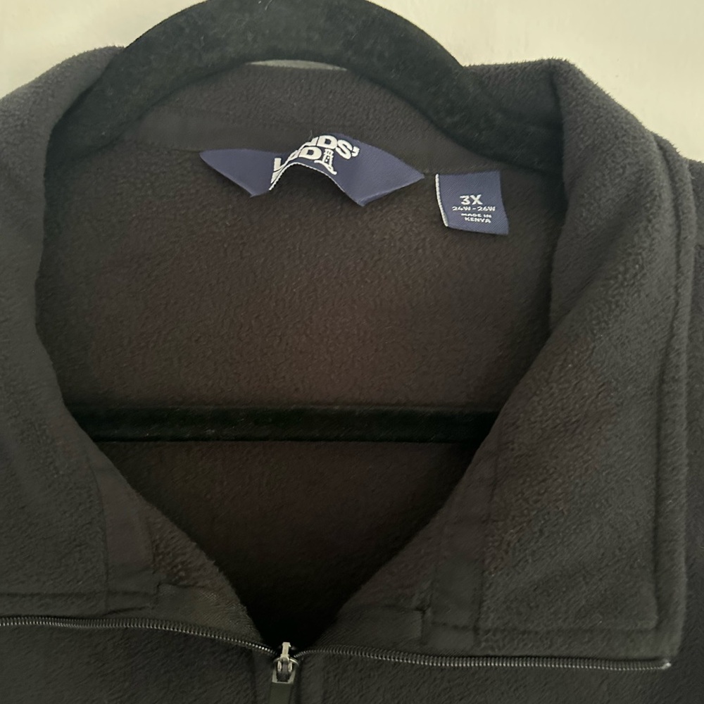Lands End Black Quarter-Zip‎ Fleece - Picture 2 of 3
